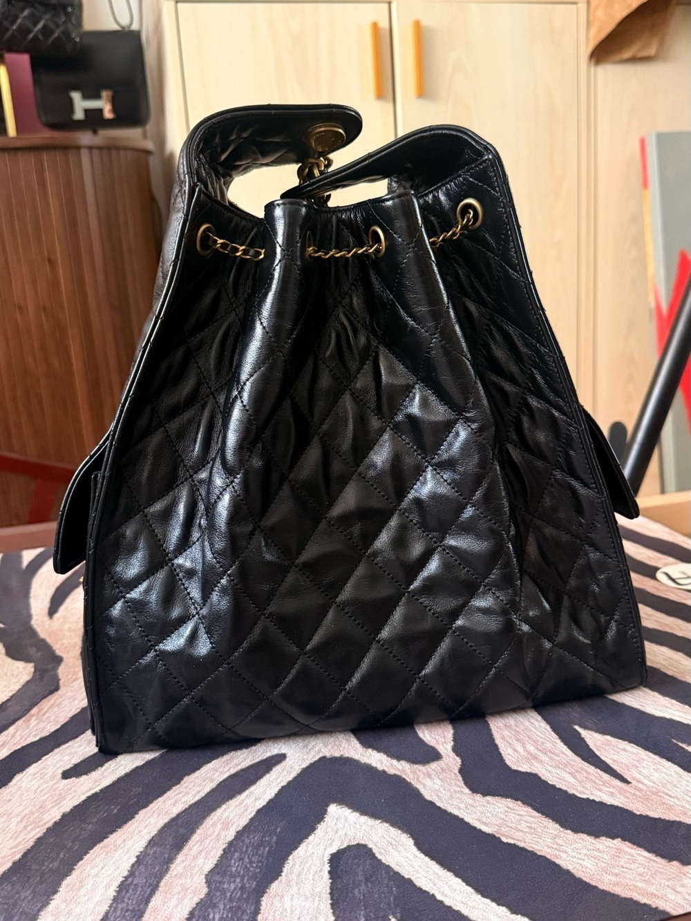 Chanel 25 Large Hobo Bag in Lambskin - Picture 8 of 10